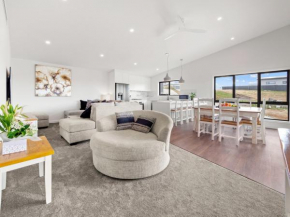 Luxury 5 Bedroom Home - Sentinel Chalet - Snowy Mountains - Jindabyne, Jindabyne